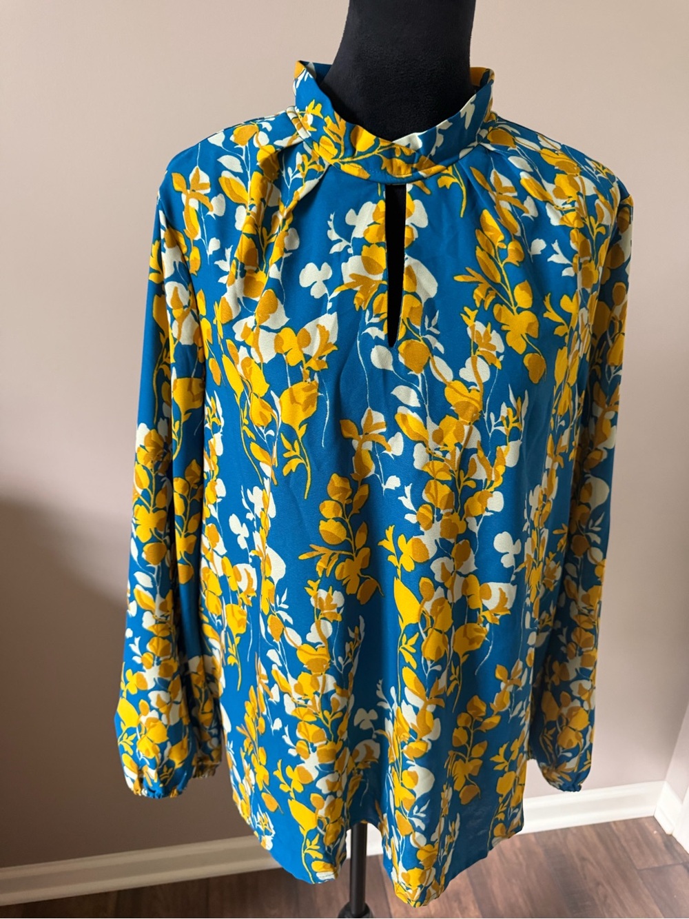 Tres Jolie Blue Floral Keyhole Blouse - Yellow & White Print XLarge